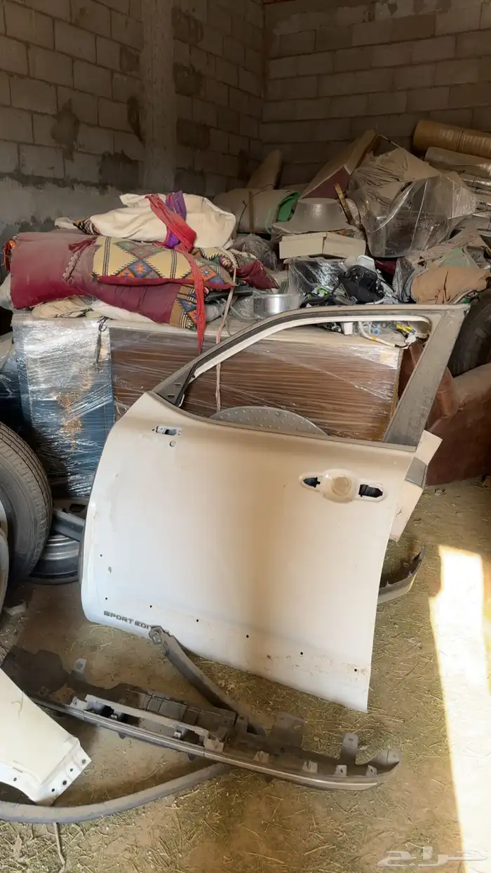 رفرف وباب لكزس2023 للبيع على حالته 1