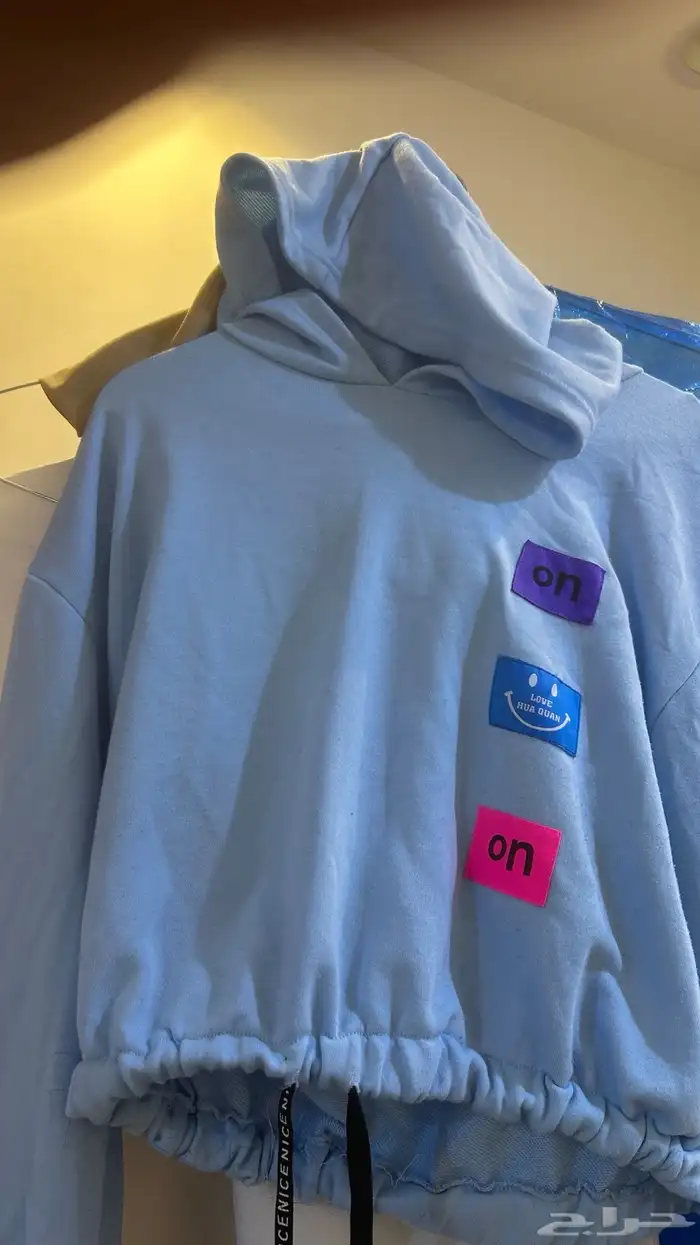 2بلوفر مع جكيت زيتي وجكيت اديداس رصاصي و تنوره سودا مقاسه30 1