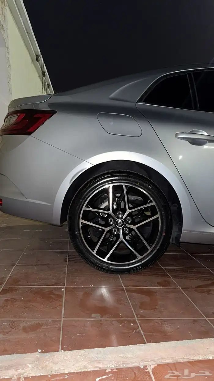 جنوط مقاس 18 سليمة مع كفرات للبيع او البدل 7