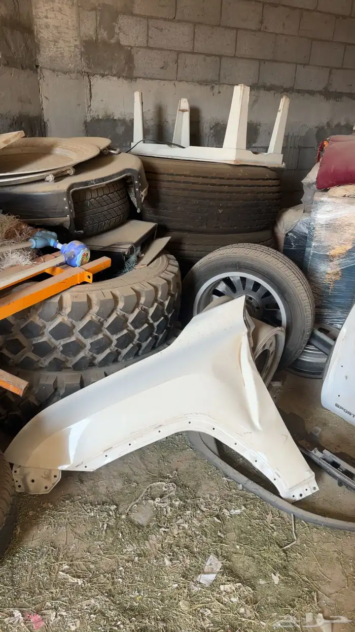 رفرف وباب لكزس2023 للبيع على حالته 0