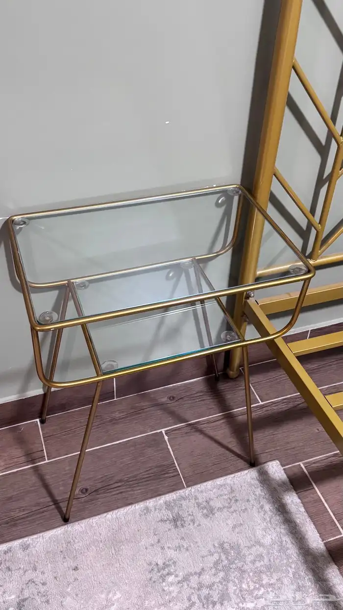 سرير وكومدينه للبيع 1