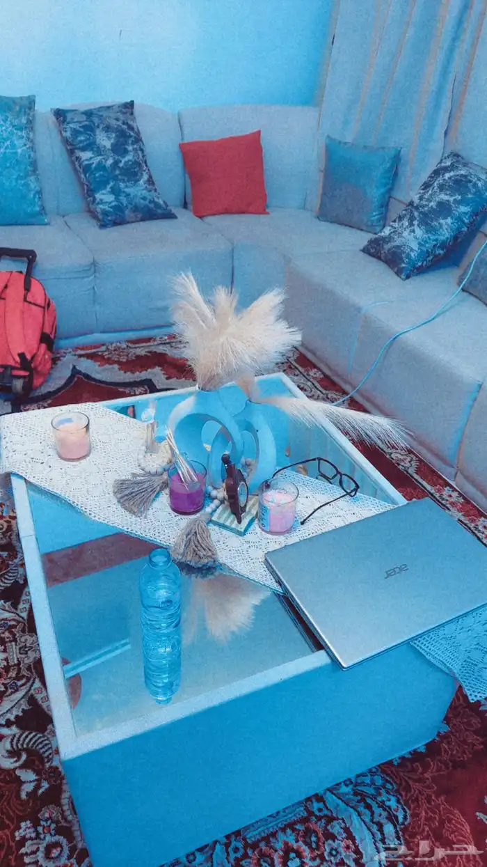 كنب مع الطاوله والفراش 2