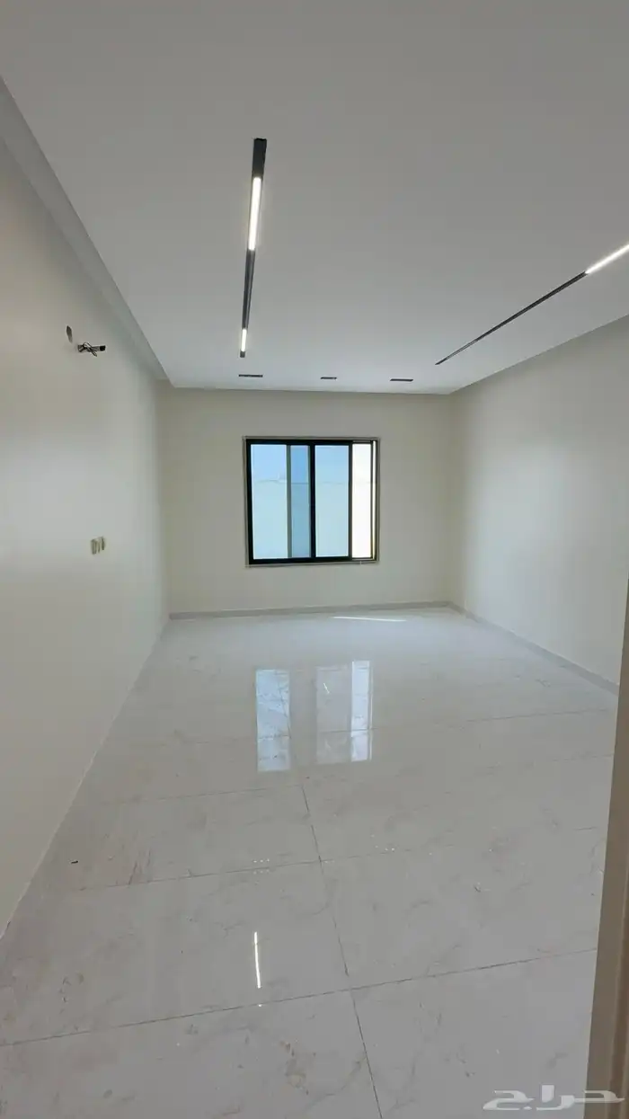 للبيع ملحق 6 غرف مع 2 سطح خاص حي احد 71 24