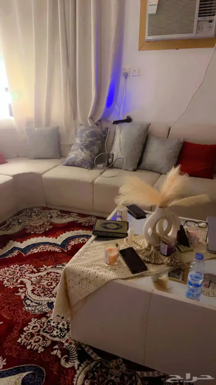 كنب مع الطاوله والفراش 1