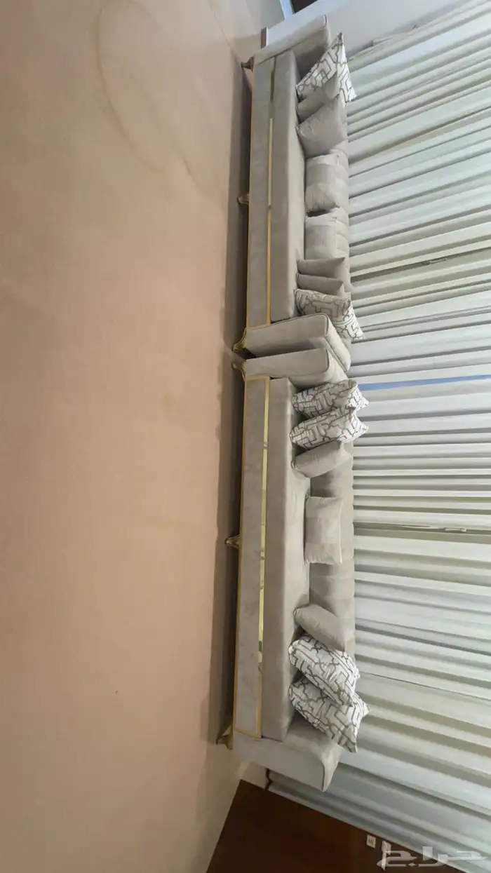 كنب 7 متر حاله فوق الممتاز بيع لعدم الحاجه 1