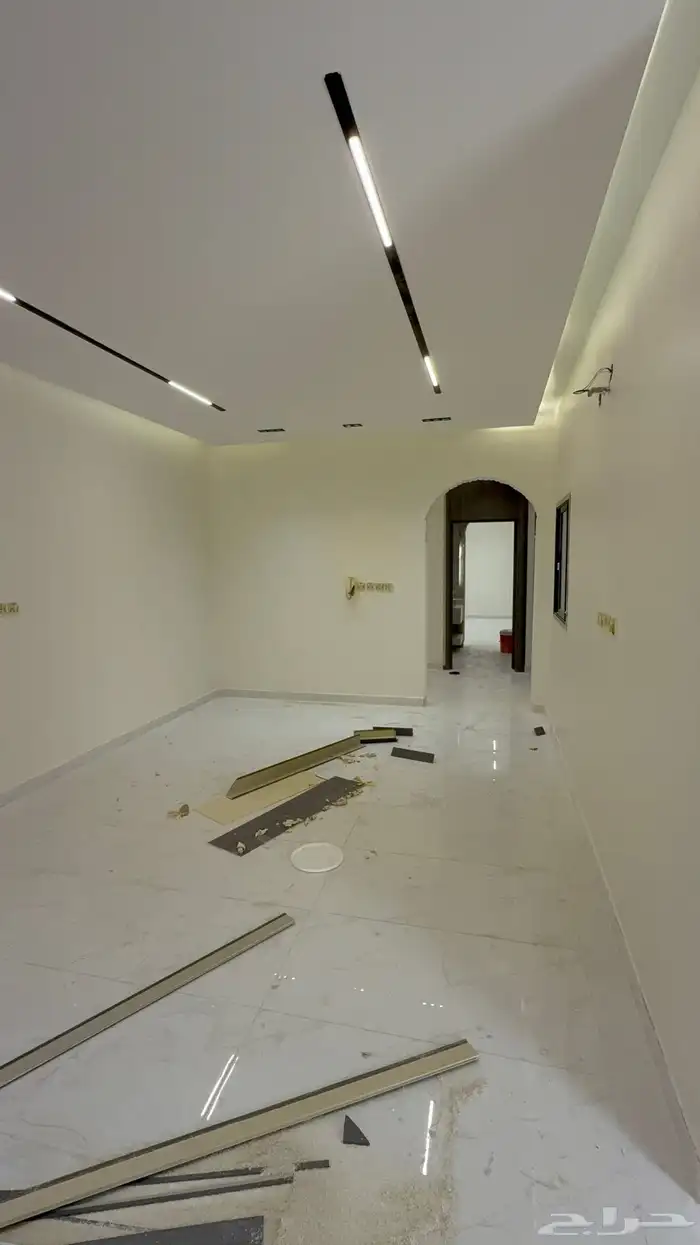 للبيع شقق تمليك 5 غرف وصاله حي أحد 71 مرتبه 15