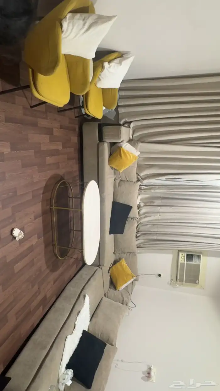 كنب وكراسي وستارة وطاولة وسجاد للبيع ب 500 0