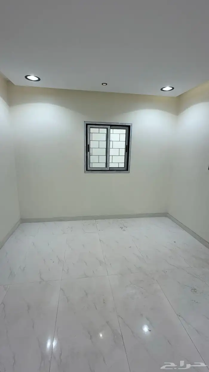 للبيع شقق دوبلكس مع حوش وكراج حي احد 71 5