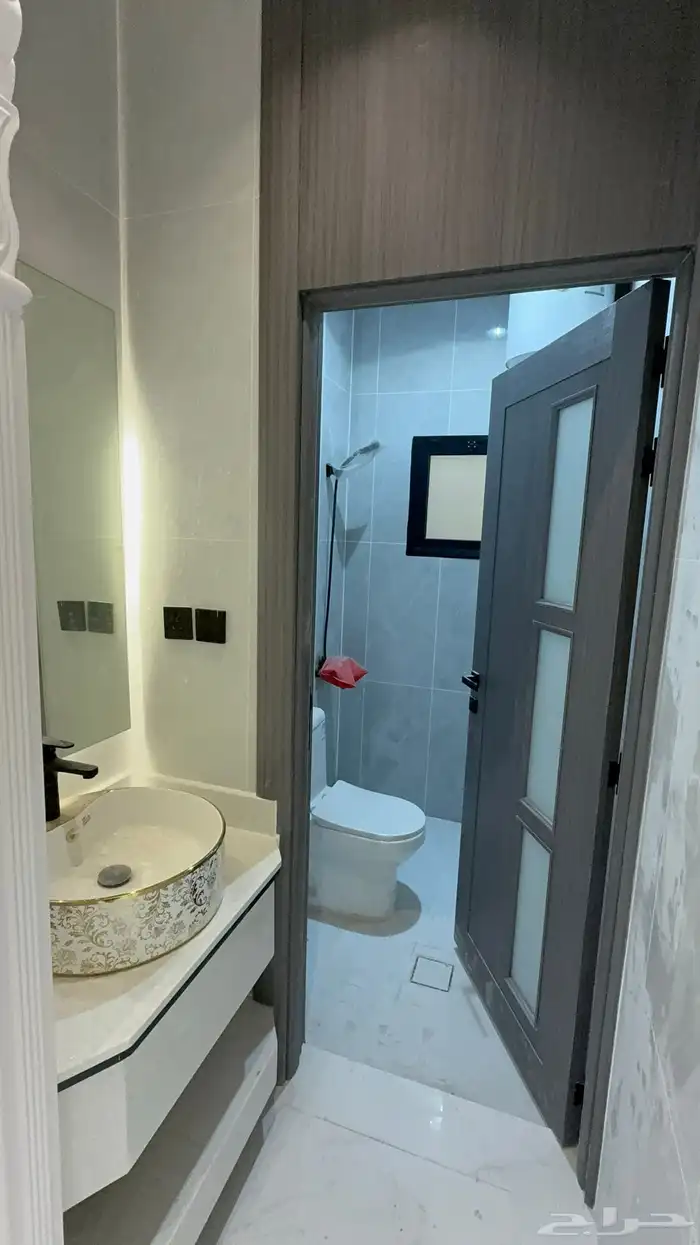 للبيع شقق تمليك 5 غرف وصاله حي أحد 71 مرتبه 5