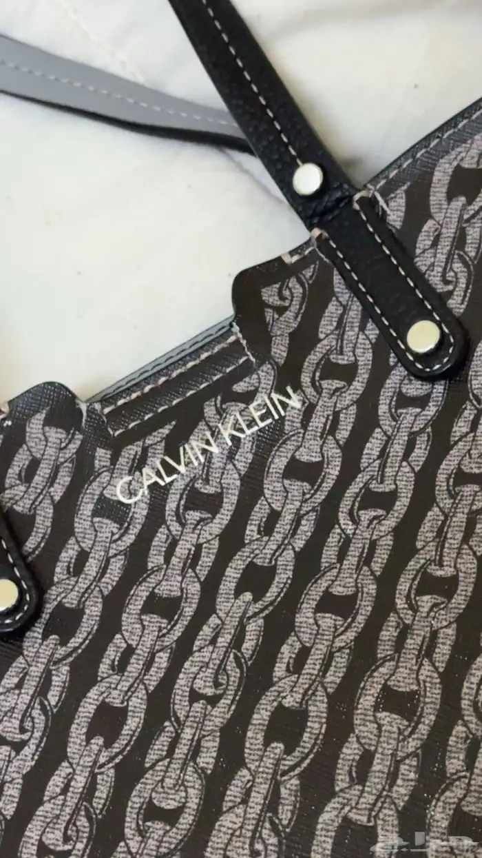 شنطة ماركة كالفن كلاين للبيع 100ريال 1
