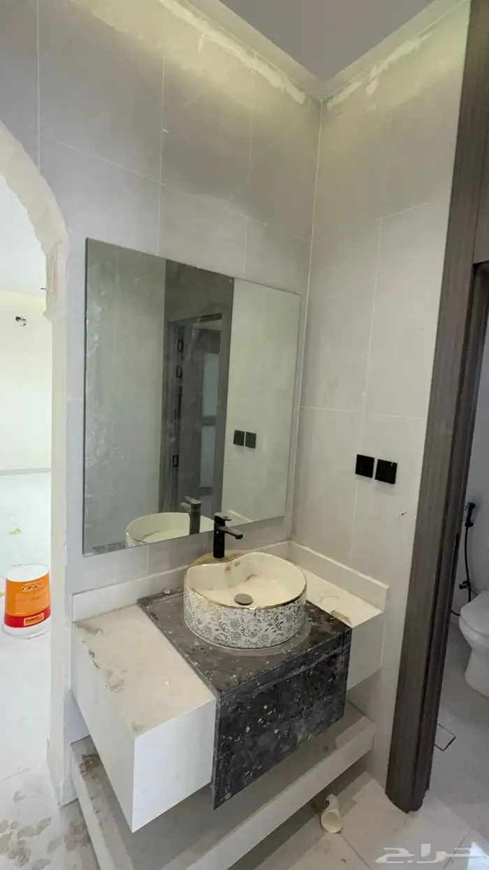 للبيع شقق تمليك 5 غرف وصاله حي أحد 71 مرتبه 11