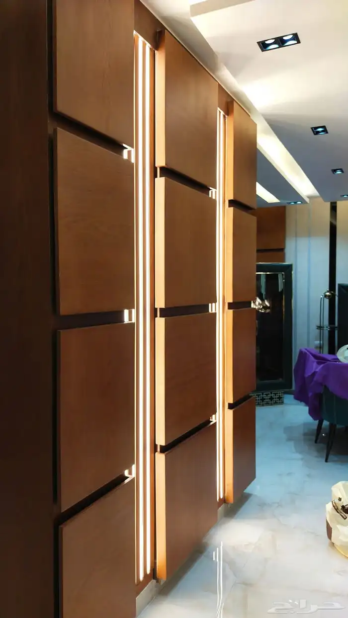 معلم ورشه نجاره مودرن لتفصيل الأبواب وغرف النوم والديكورات 13