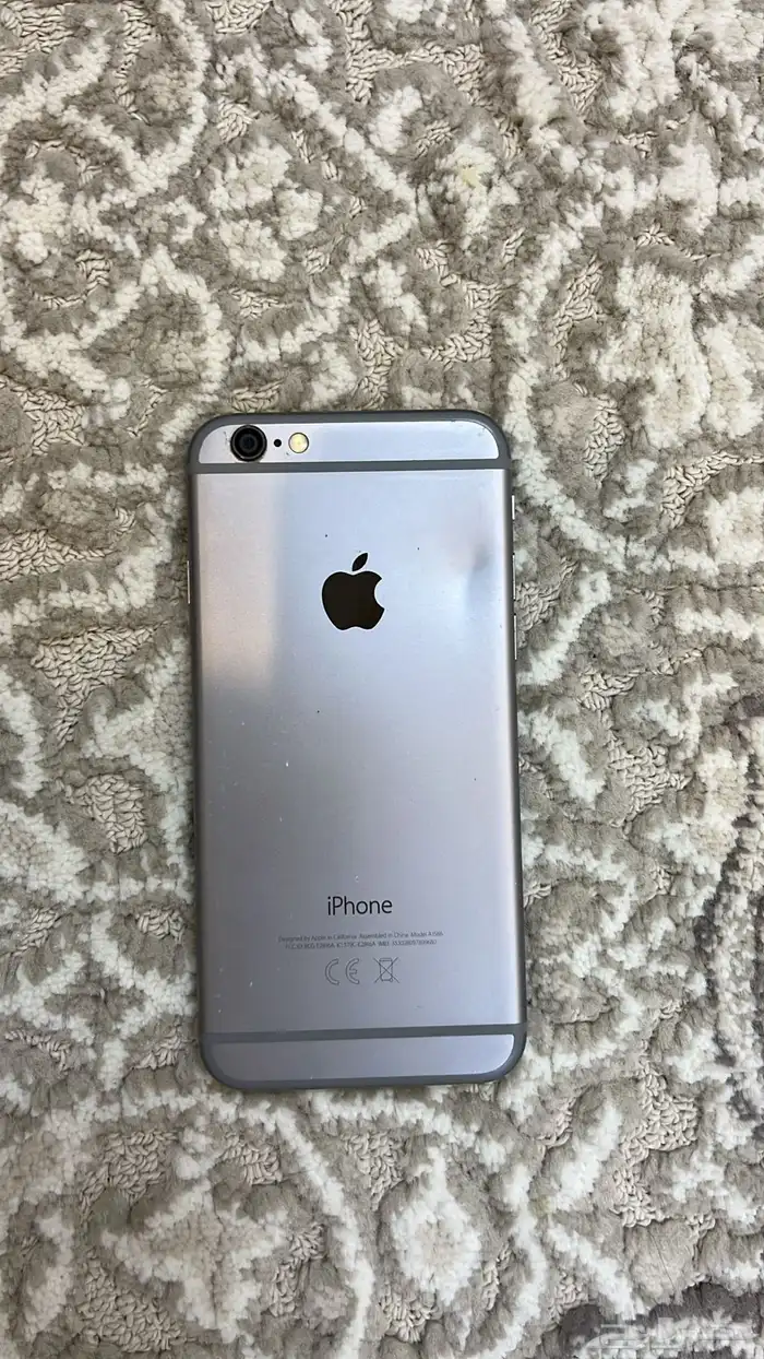 جوالين آيفون وجالكسي يبي الجلكسي شاشه وإلا يفون يشتغل وبطفا 4