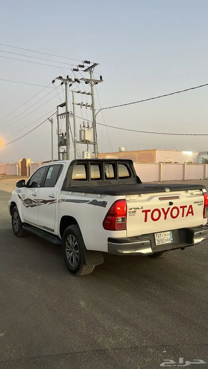 هايلكس 2020 مكينه 2800المالك الاول سيار شرط بيدي ومتحركات 0