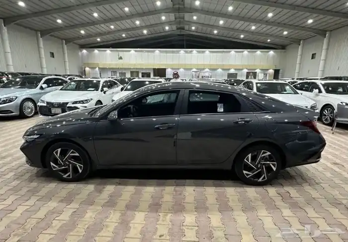 هيونداي لنترا موديل 2025 نص فل نضيف جدا ممشى قليل 4