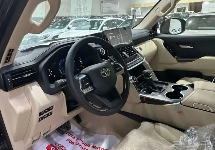 تويوتا لاندكروزر GXR موديل 2025 اصفار رقم 4 فل كامل 12