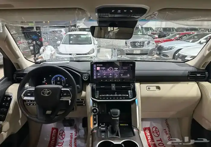 تويوتا لاندكروزر GXR موديل 2025 اصفار رقم 4 فل كامل 14