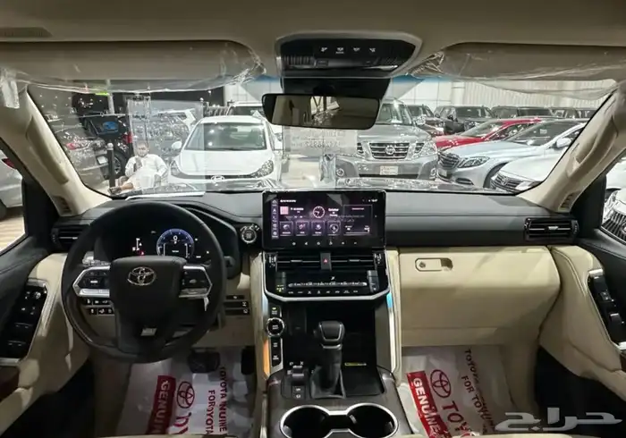 تويوتا لاندكروزر GXR موديل 2025 اصفار رقم 4 فل كامل 15