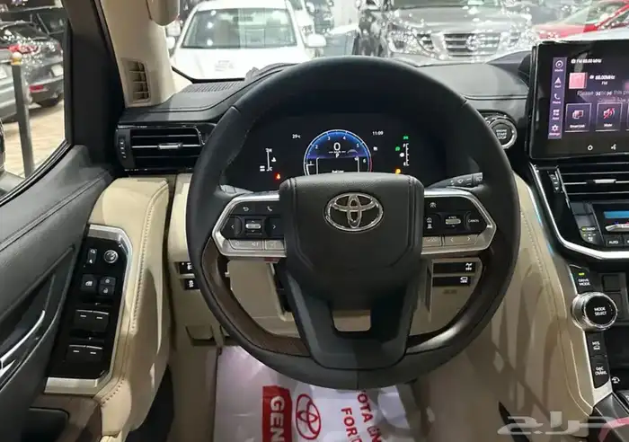 تويوتا لاندكروزر GXR موديل 2025 اصفار رقم 4 فل كامل 11