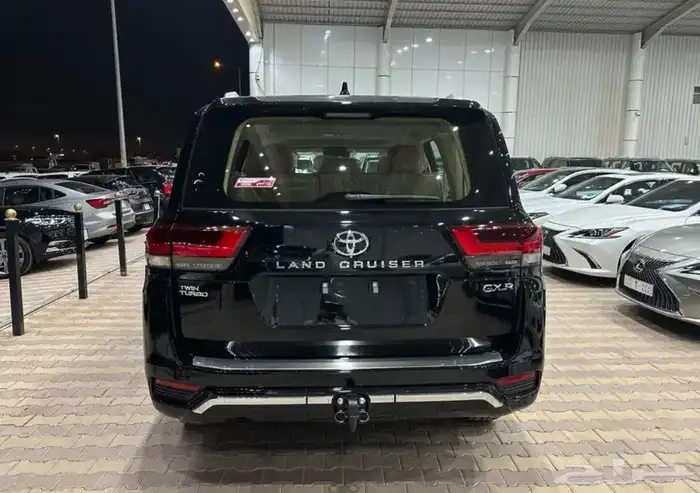 تويوتا لاندكروزر GXR موديل 2025 اصفار رقم 4 فل كامل 20