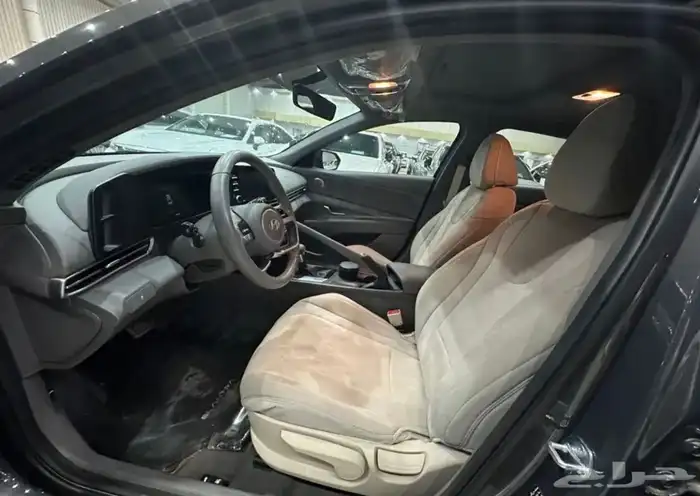 هيونداي لنترا موديل 2025 نص فل نضيف جدا ممشى قليل 5