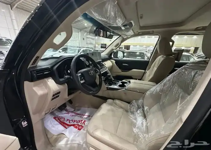 تويوتا لاندكروزر GXR موديل 2025 اصفار رقم 4 فل كامل 9