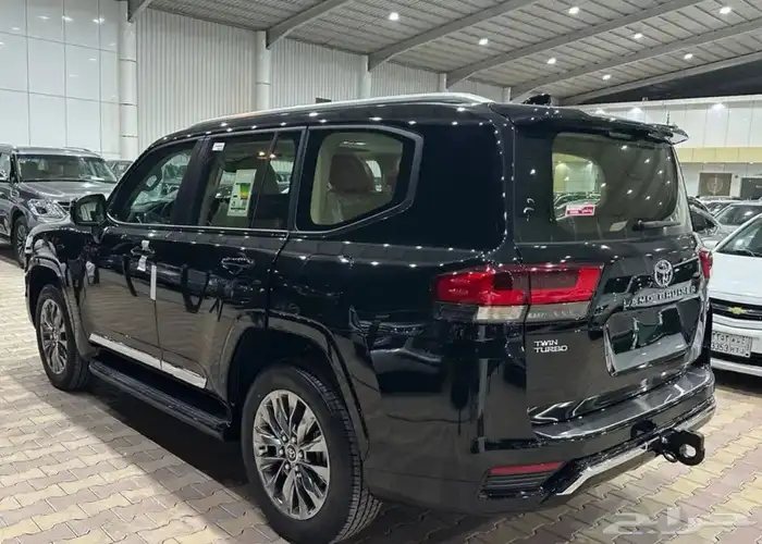 تويوتا لاندكروزر GXR موديل 2025 اصفار رقم 4 فل كامل 19