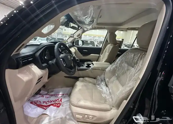 تويوتا لاندكروزر GXR موديل 2025 اصفار رقم 4 فل كامل 5