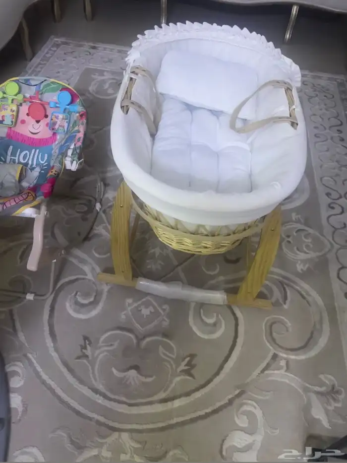 سرير نوم للطفل وهزازين واحد كهربائي و واحد لا 2