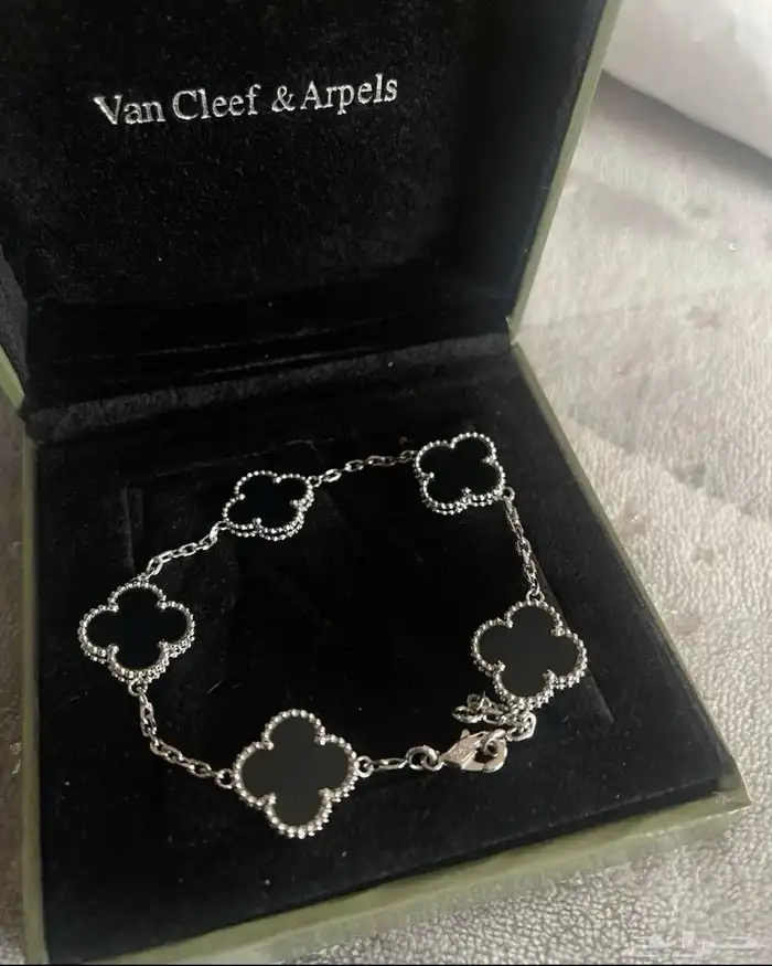 Van cleef Alhambra bracelet  5 motifs 0