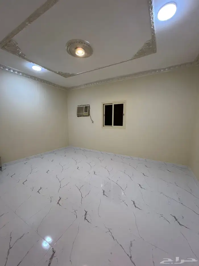 للإيجار شقة جديدة مدخل مستقل بالحمرا 8