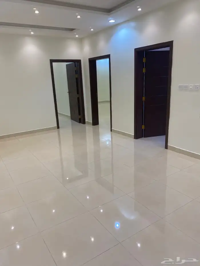 شقه للايجار 5 غرف في حي الصالحيه 6