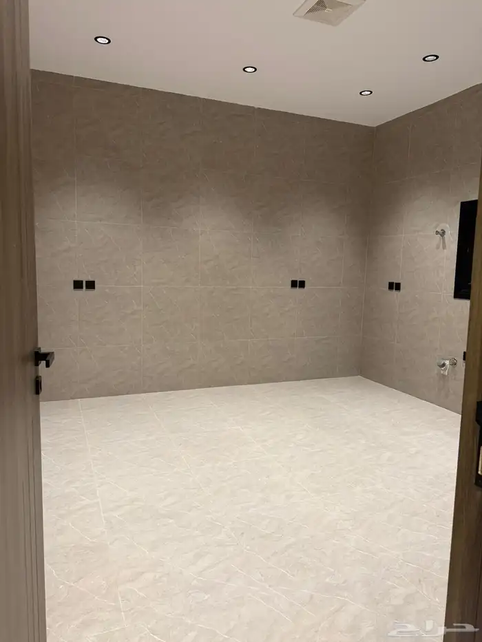 شقق تمليك حوش مستقل حي السلام 4