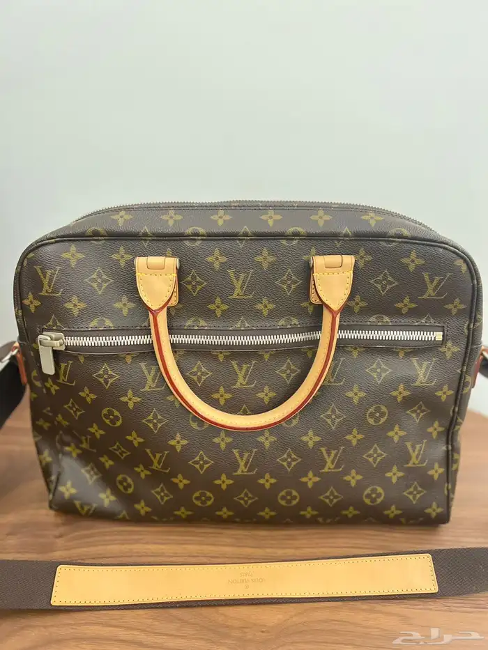 للبيع مجموعة شنط Louis Vuitton أصلية 3