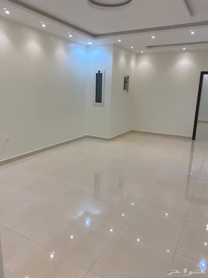 شقه للايجار 5 غرف في حي الصالحيه 1