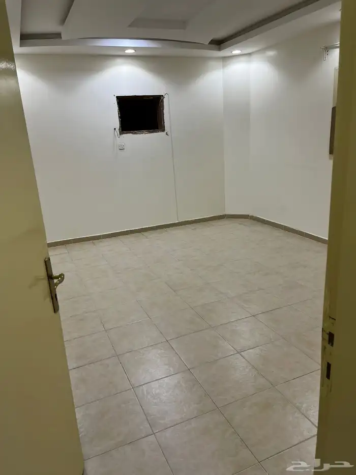 شقة 3 غرف وصالة ف ظهره لبن تقاطع عسير مع الطائف 1