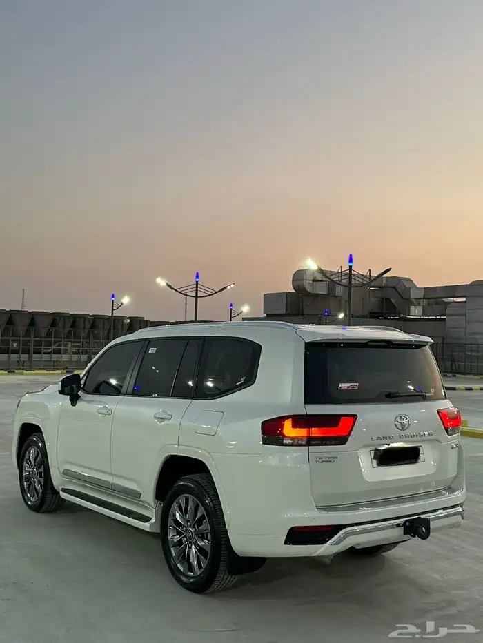 لاندكروزر GRX4 ديزل موديل 2024 1
