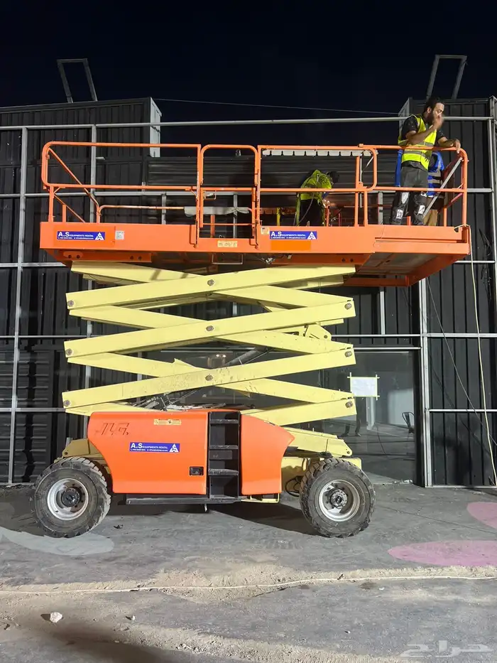 Scissor lift رافعة مقصية - سيزر لفت 19