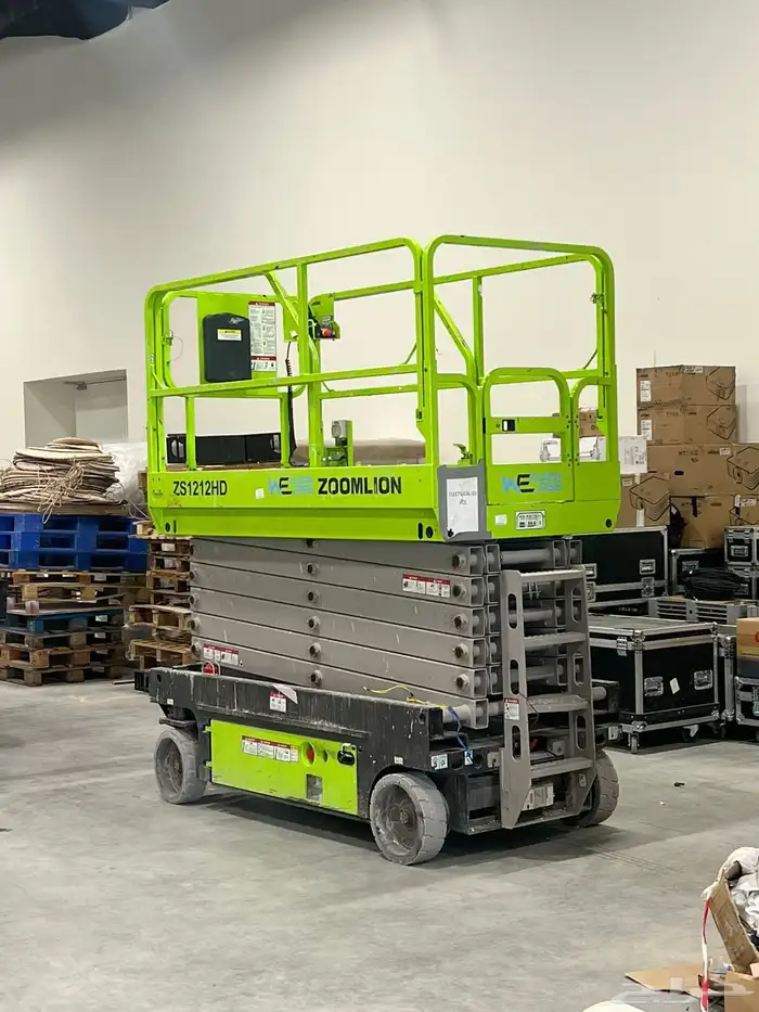 Scissor lift رافعة مقصية - سيزر لفت 9