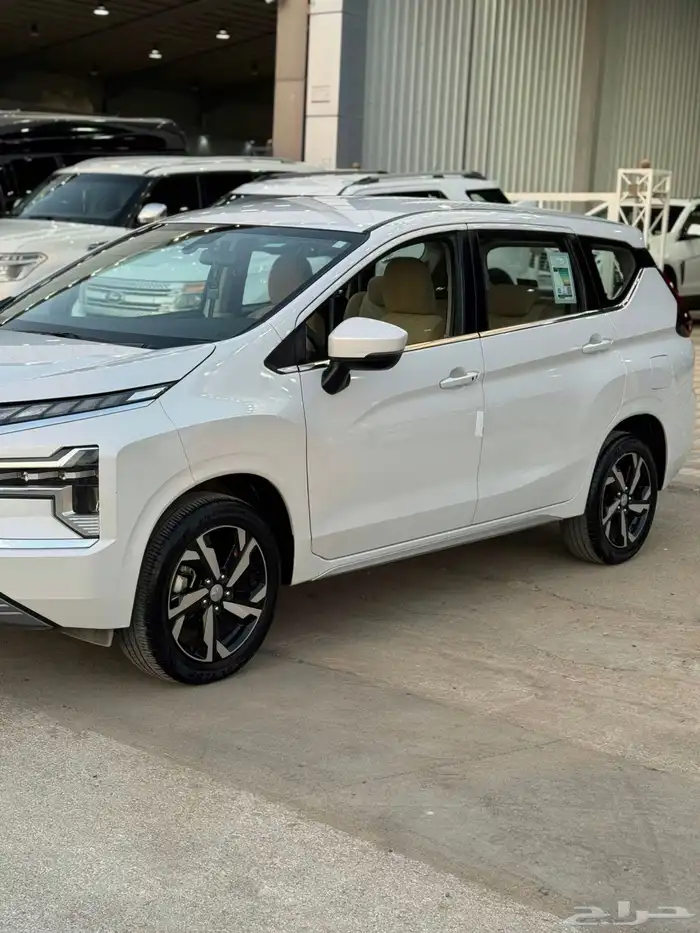 ميستوبيشي اكسباندر 2024-فل كامل 7 ركاب عداد 50 الف كيلو فقط 1