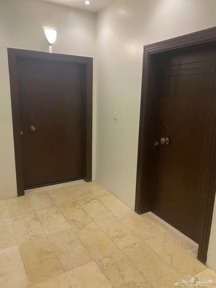 شقه للايجار 5 غرف في حي الصالحيه 3