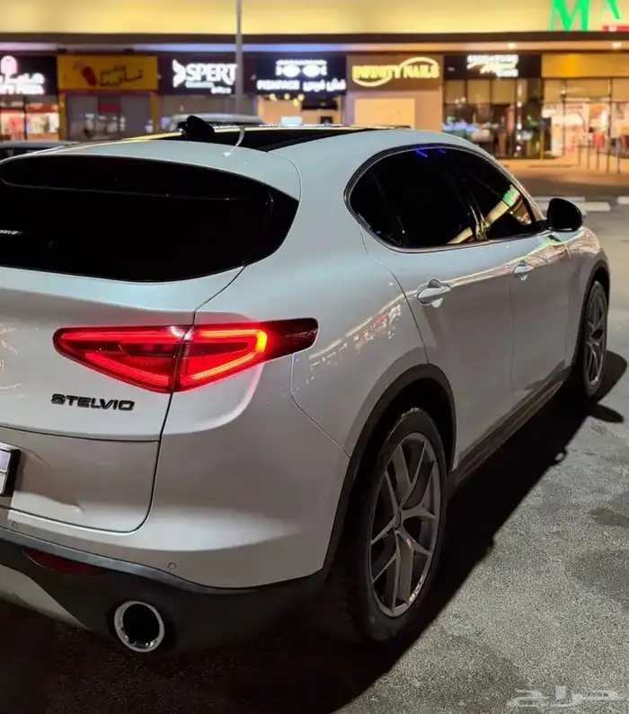 الفا روميو ستيلفيو 4