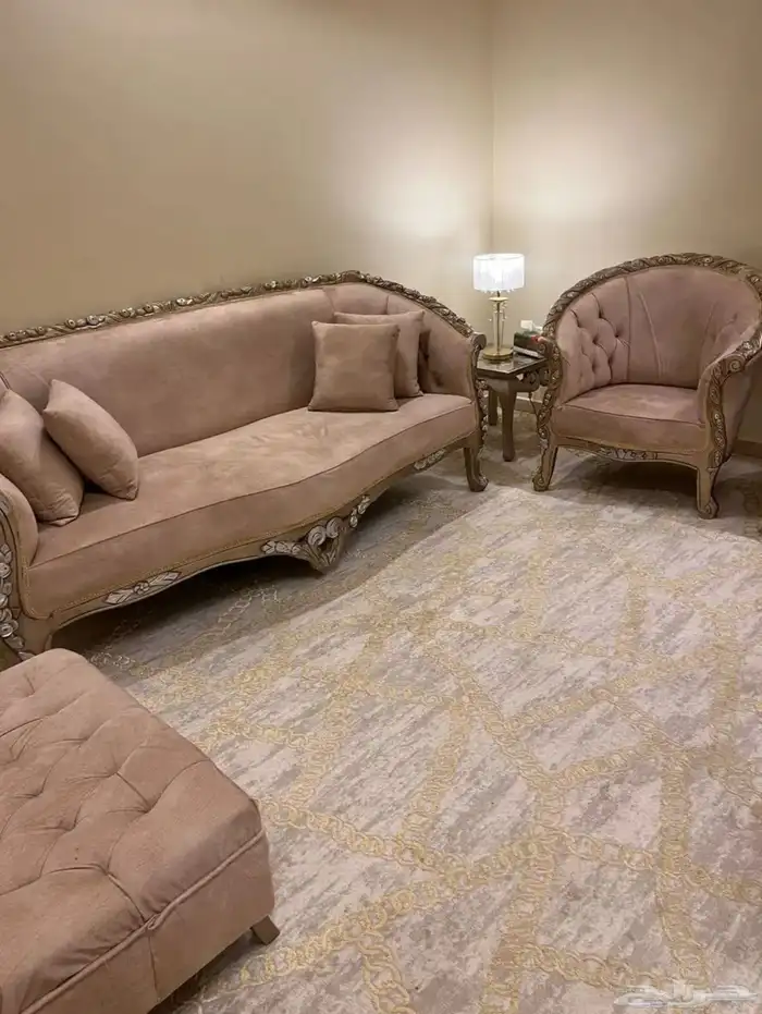 كنب مجلس فاخر بحالة ممتازة جدا 0