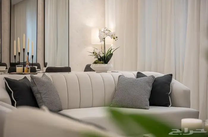 للايجار شقة مفروشة فاخرة وراقيه بالقرب من البوليفارد 20