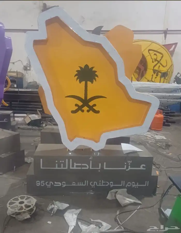 نوفر جميع أنواع أعمدة الإنارة والقواعد الخرسانية 7