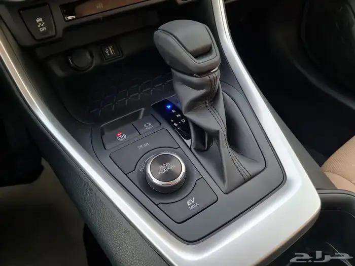 تويوتا راف 4 XLE نص فل هايبرد 2025 13