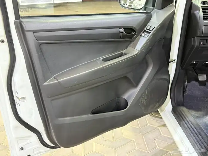 ايسوزو - ديماكس - 2025 - ديزل - ممشى قليل ( بحالة الوكاله ) 11