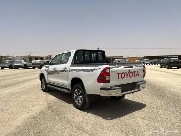 تويوتا هايلوكس 2025 S-GLX 3