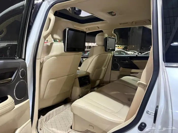 لكزس LX570 2020 8