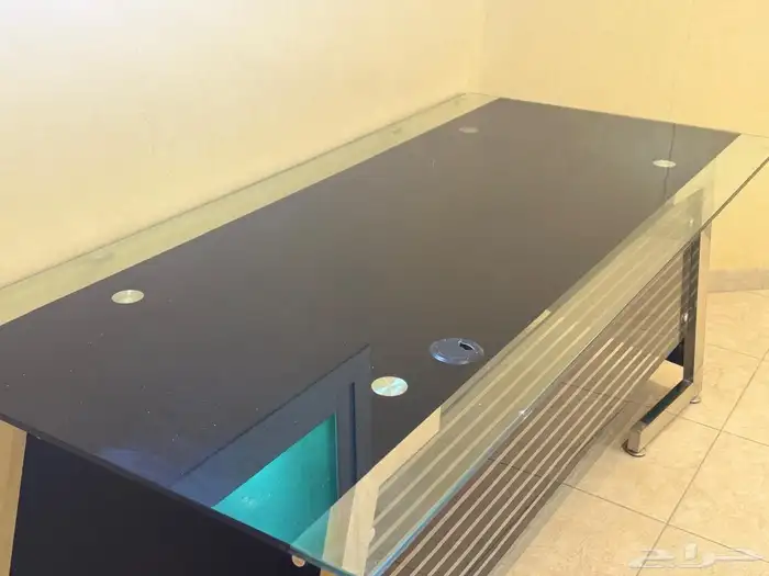 طاولة مكتب 1